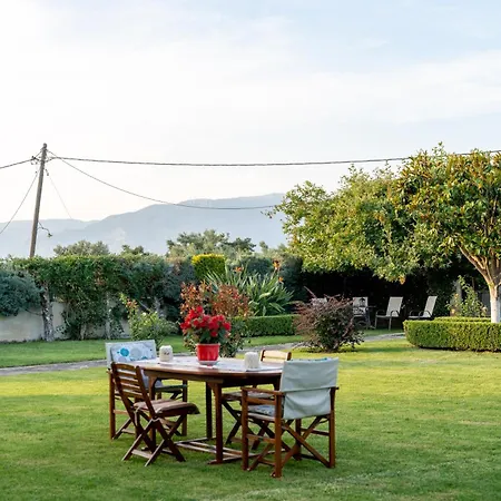 Vakantiehuis Georgias House And Paradise Garden