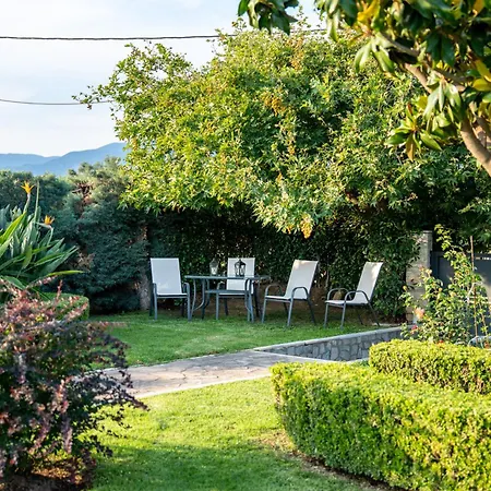 Vakantiehuis Georgias House And Paradise Garden